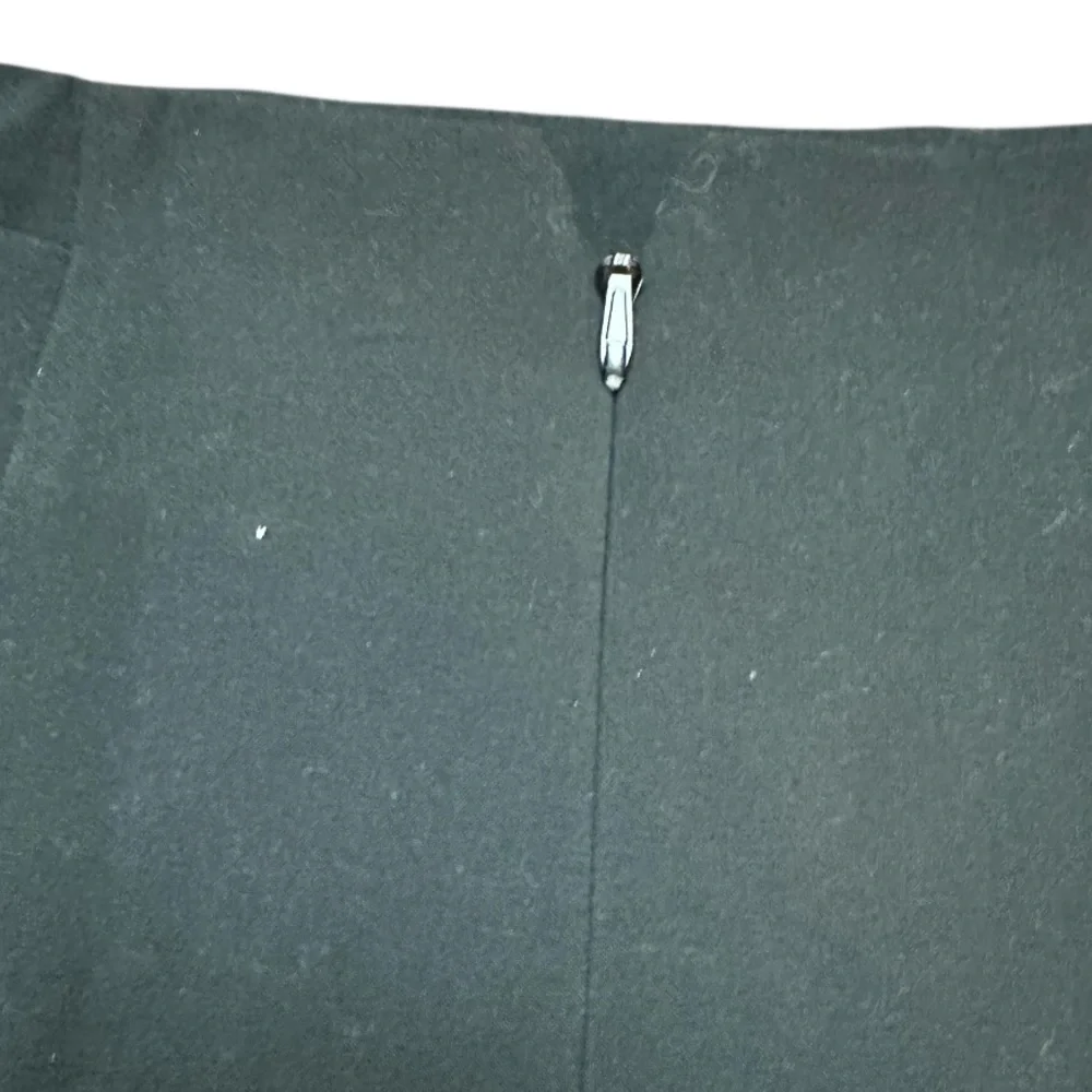 Eva Mendes New York & Company Collection Black Pencil Skirt w Back Slit. Size 12